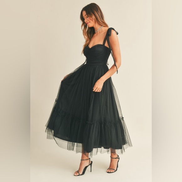 Black evening gown - Picture 1 of 4